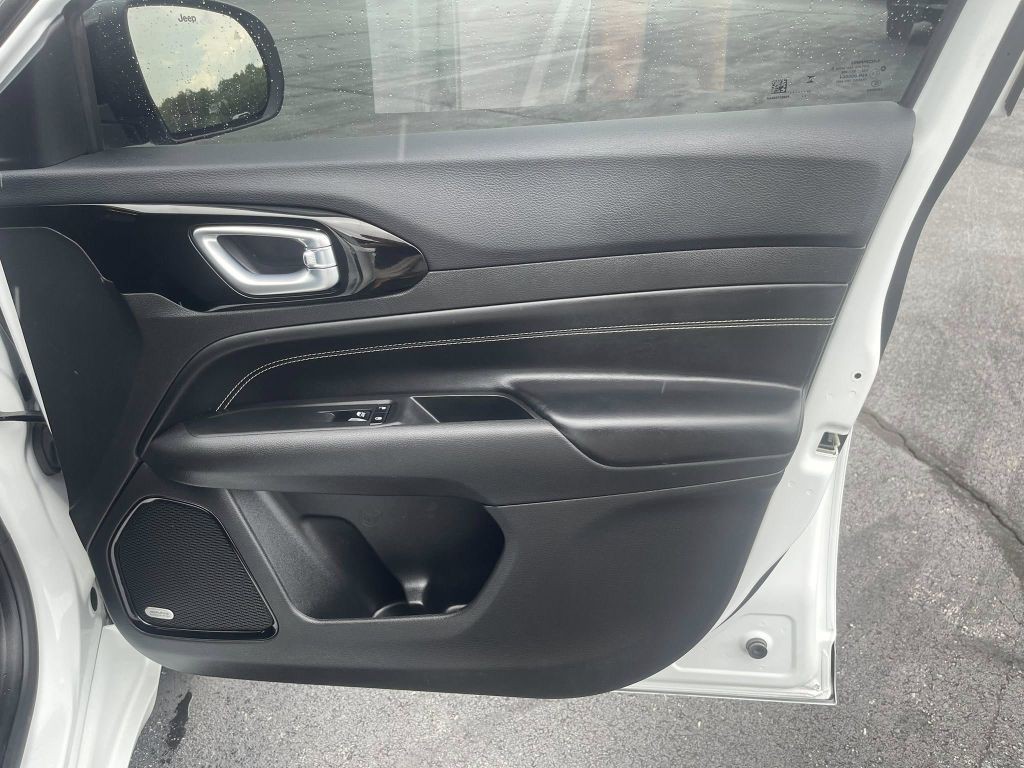 2023 Jeep Compass Image 9