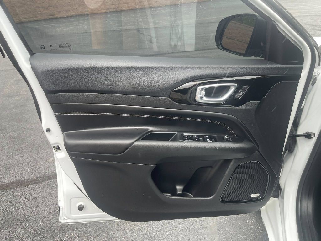 2023 Jeep Compass Image 16
