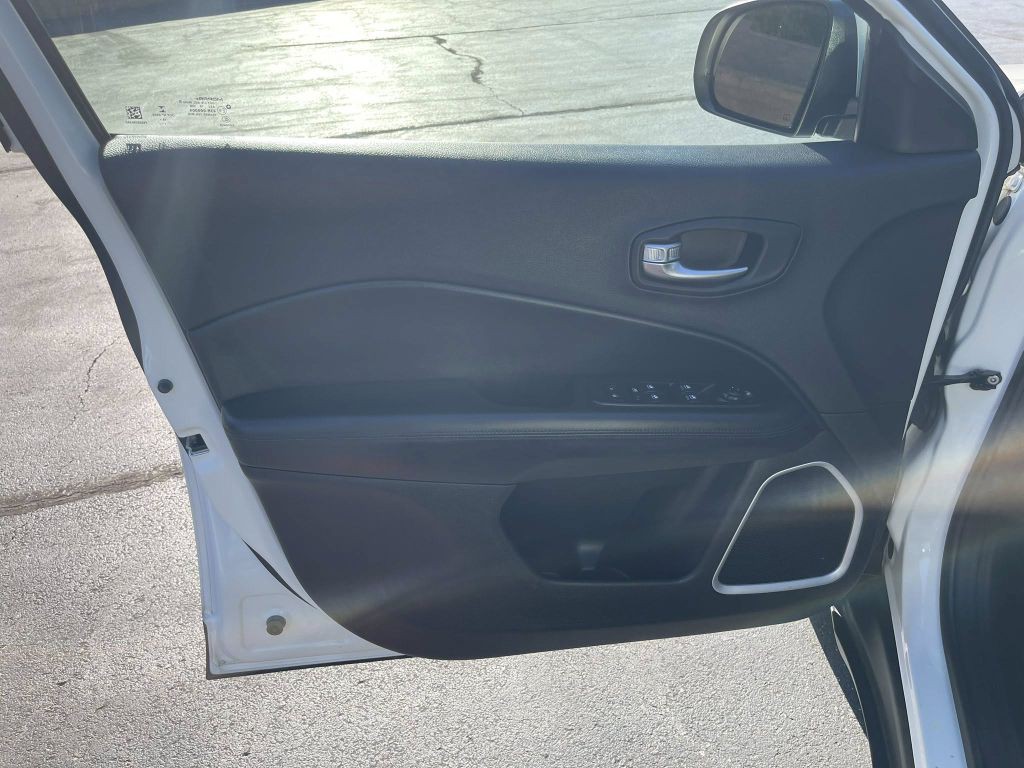 2019 Jeep Compass Image 16