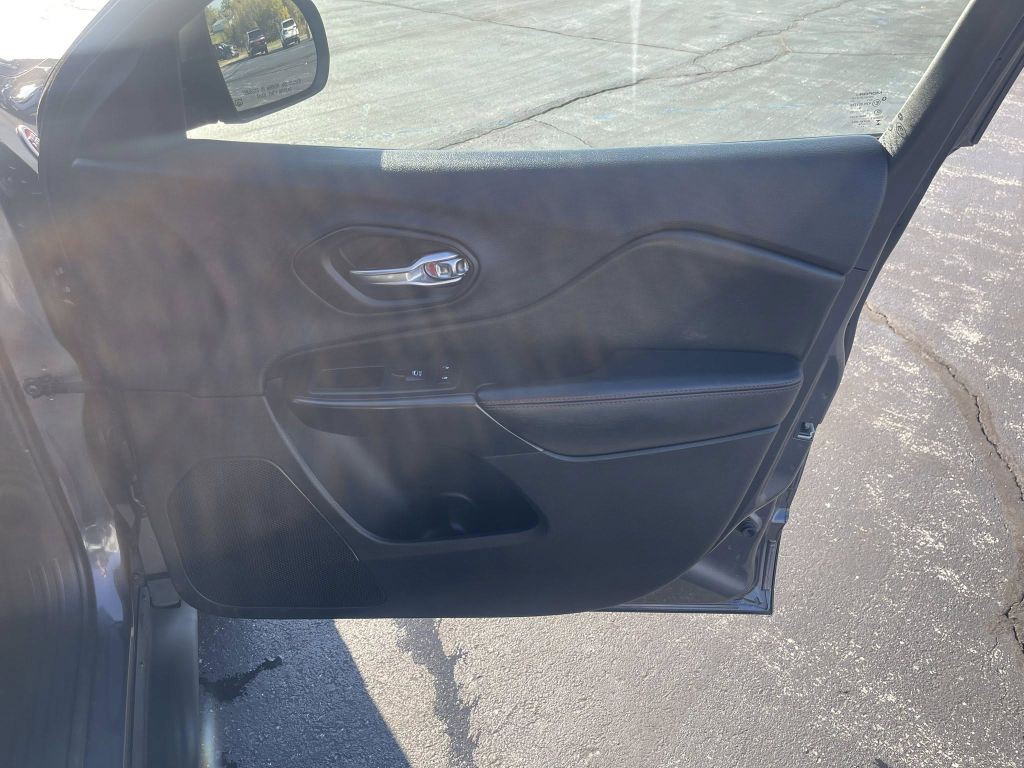 2019 Jeep Cherokee Image 9