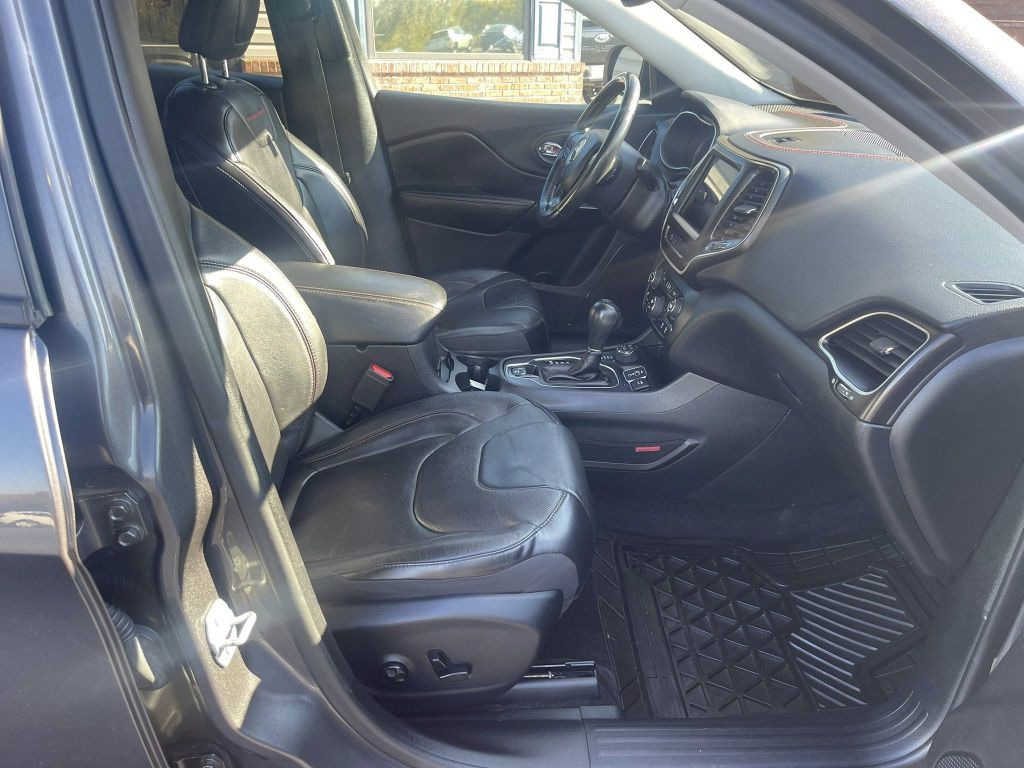 2019 Jeep Cherokee Image 10