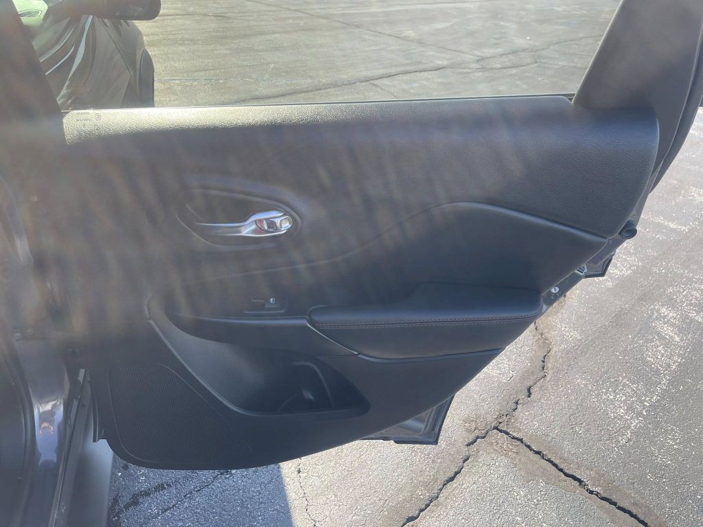 2019 Jeep Cherokee Image 11