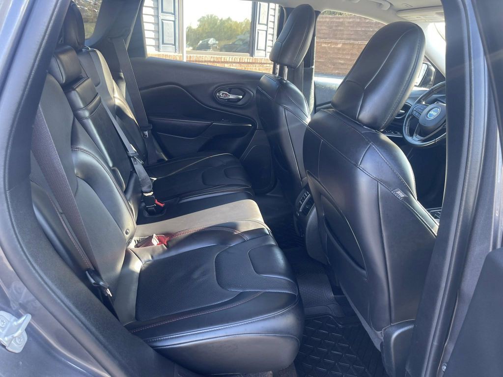 2019 Jeep Cherokee Image 12