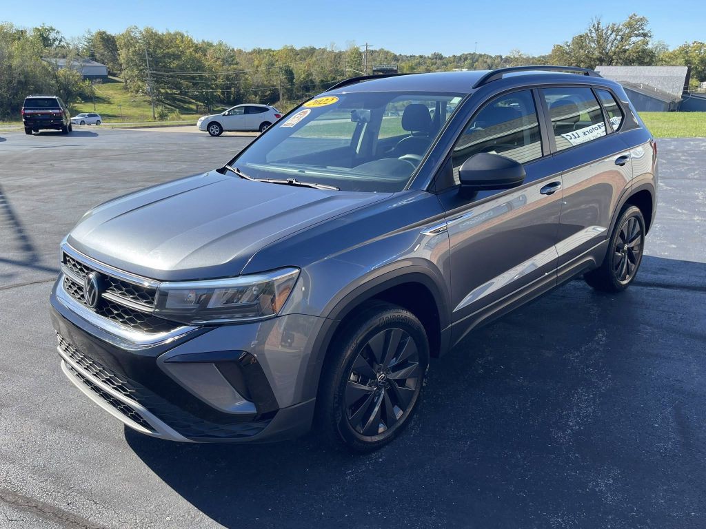 2022 Volkswagen Taos Image 3