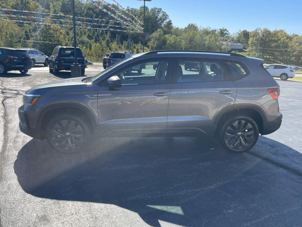 2022 Volkswagen Taos Image 4