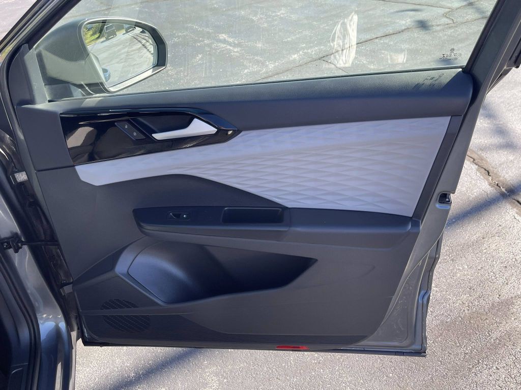 2022 Volkswagen Taos Image 9