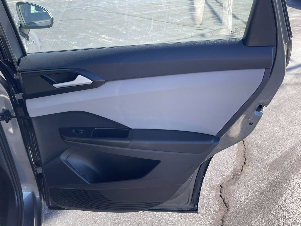 2022 Volkswagen Taos Image 11