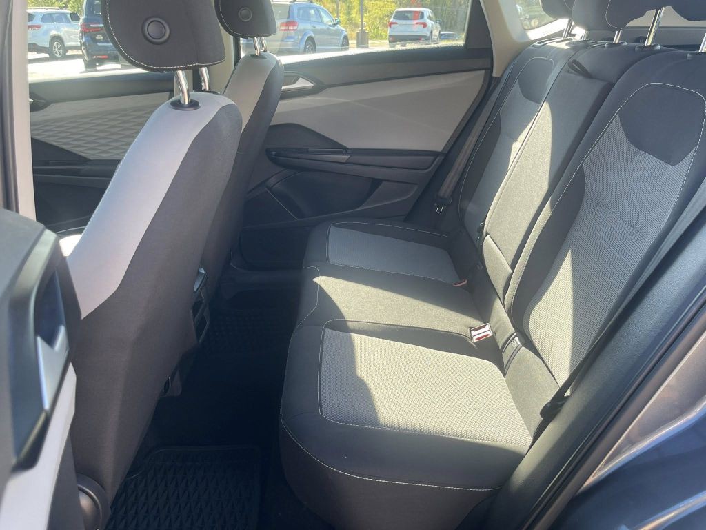 2022 Volkswagen Taos Image 15