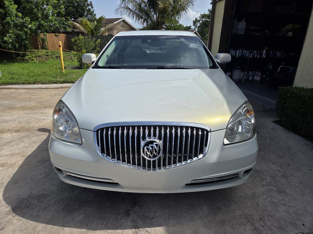 2010 Buick Lucerne Image 2