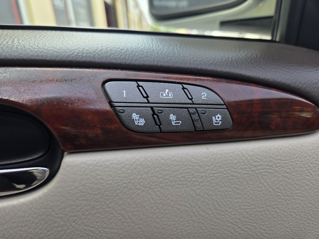 2010 Buick Lucerne Image 11