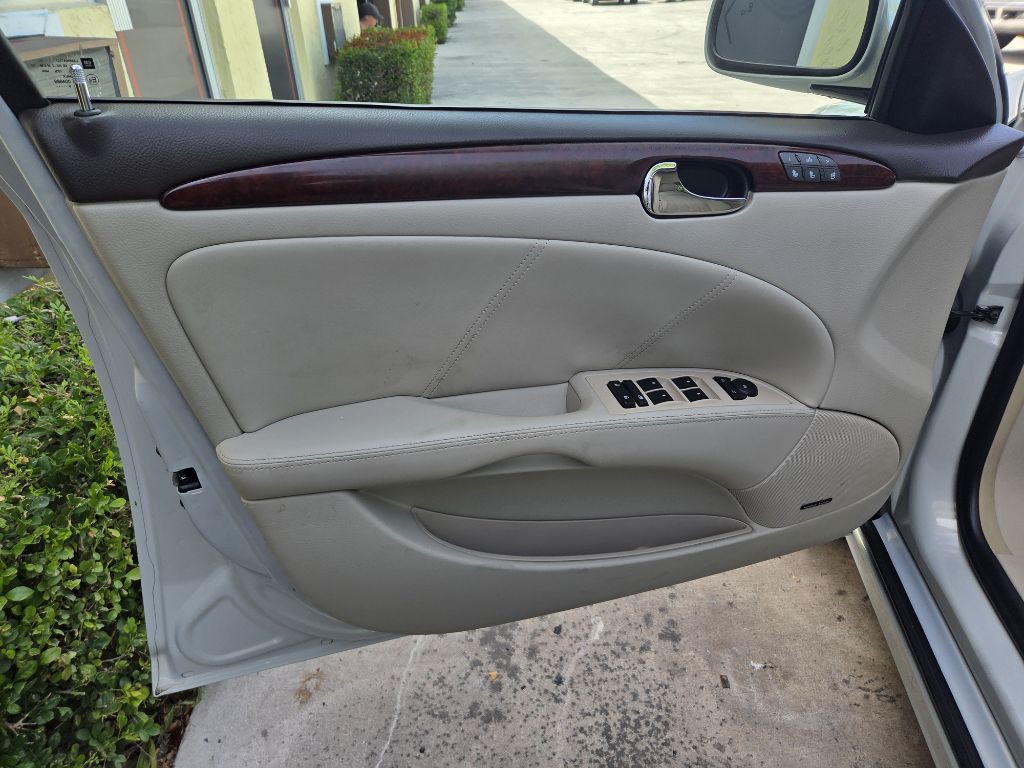 2010 Buick Lucerne Image 6