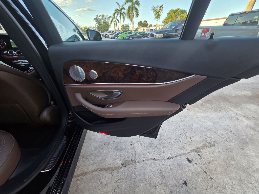2017 Mercedes-Benz E-Class Image 17