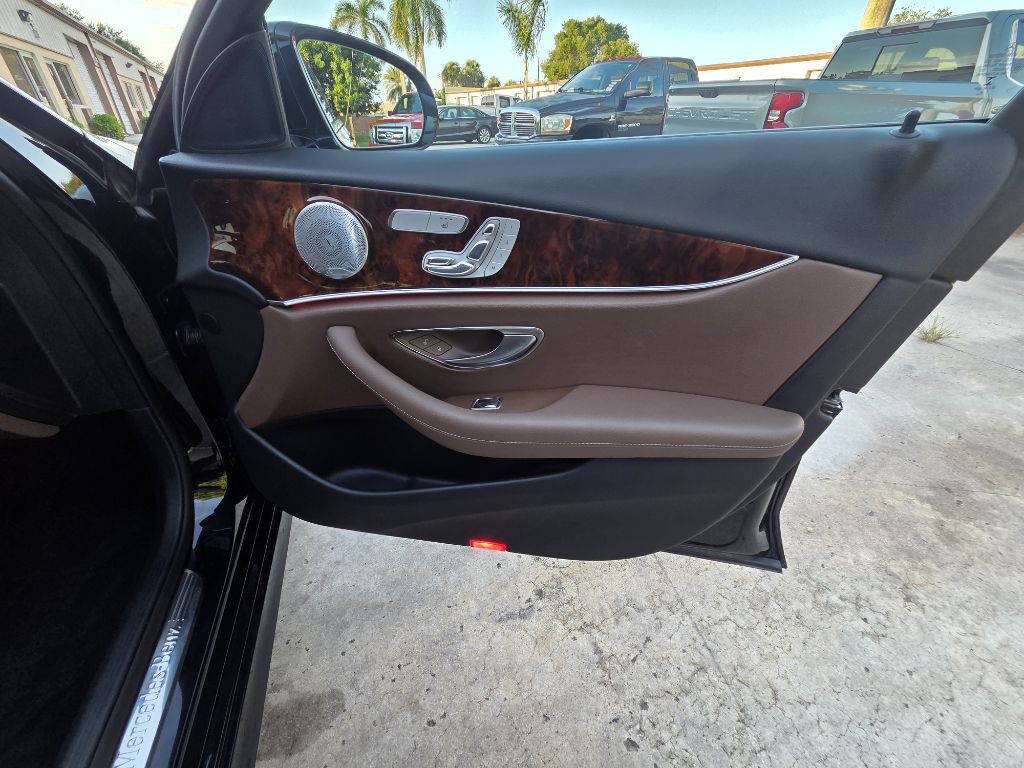 2017 Mercedes-Benz E-Class Image 21