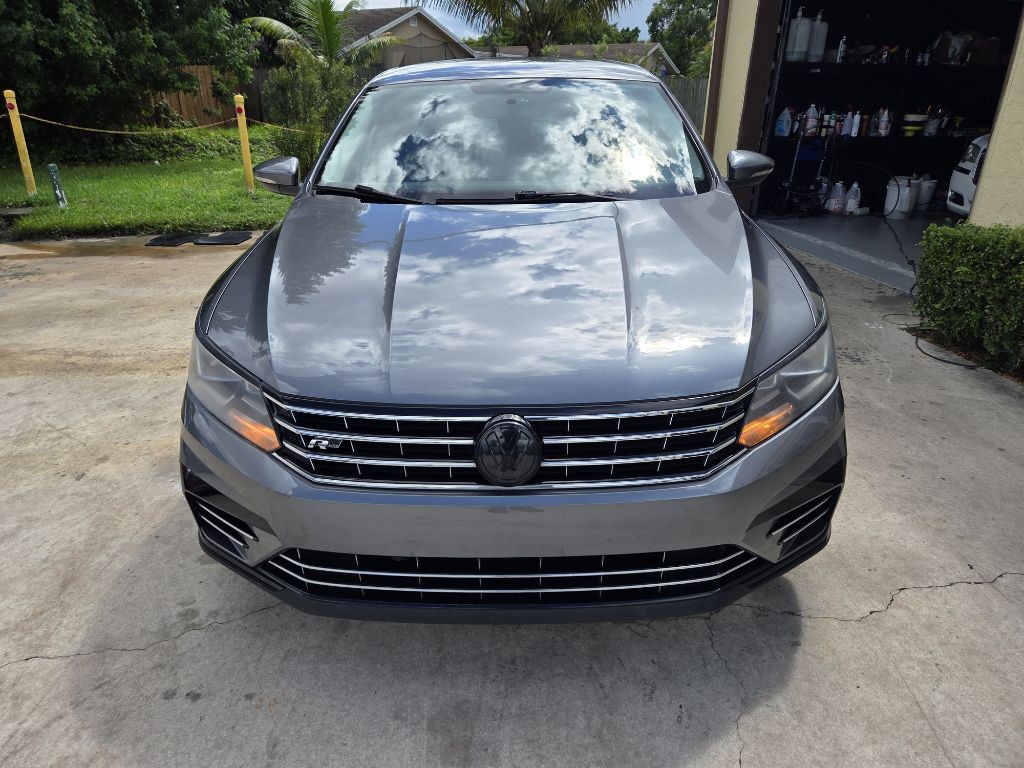 2017 Volkswagen Passat Image 1