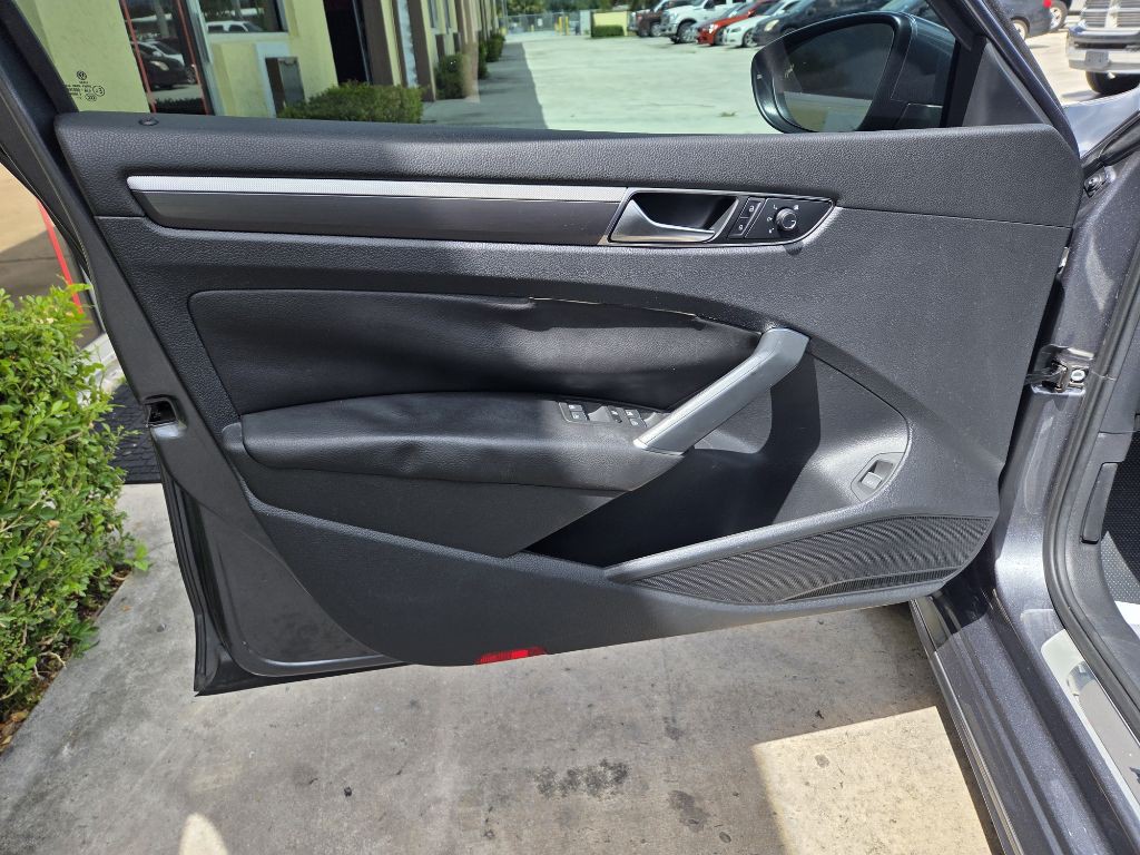 2017 Volkswagen Passat Image 7