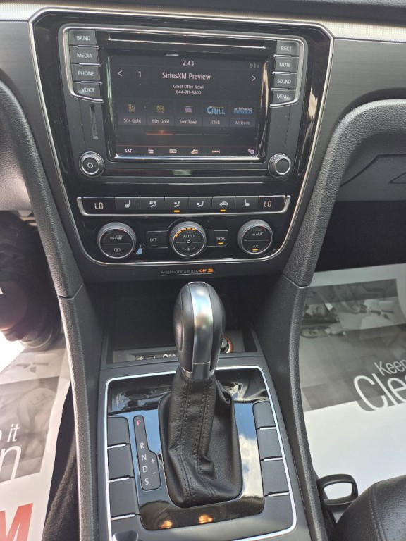 2017 Volkswagen Passat Image 13
