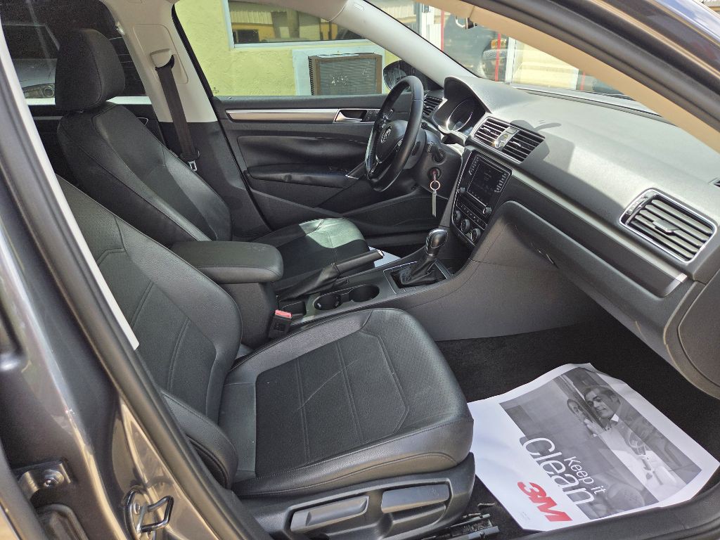 2017 Volkswagen Passat Image 20