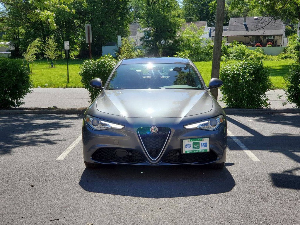2021 Alfa Romeo Giulia Image 2