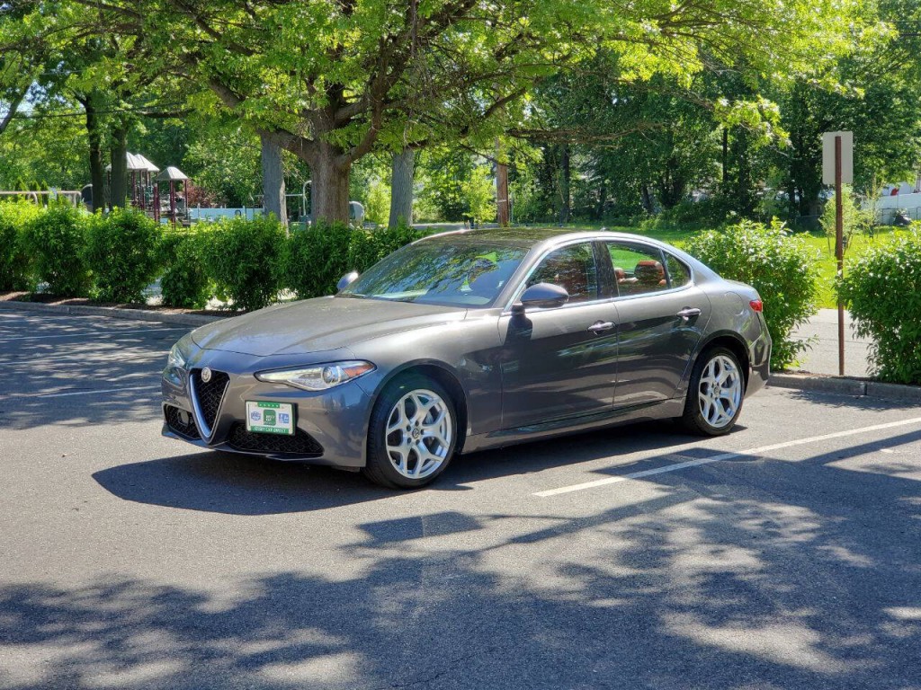 2021 Alfa Romeo Giulia Image 3