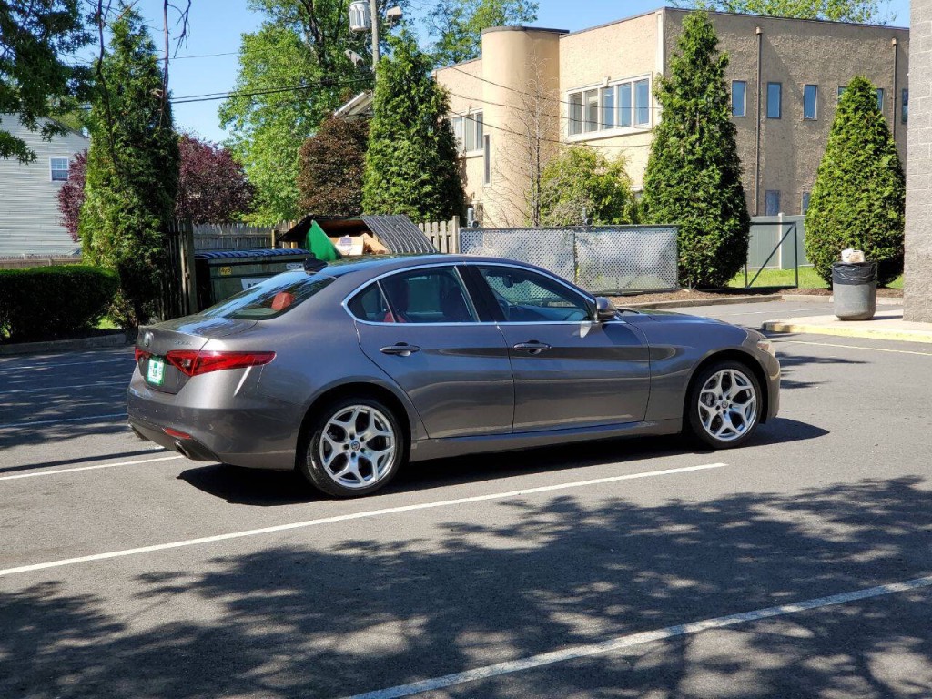 2021 Alfa Romeo Giulia Image 6