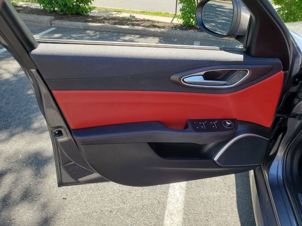 2021 Alfa Romeo Giulia Image 9
