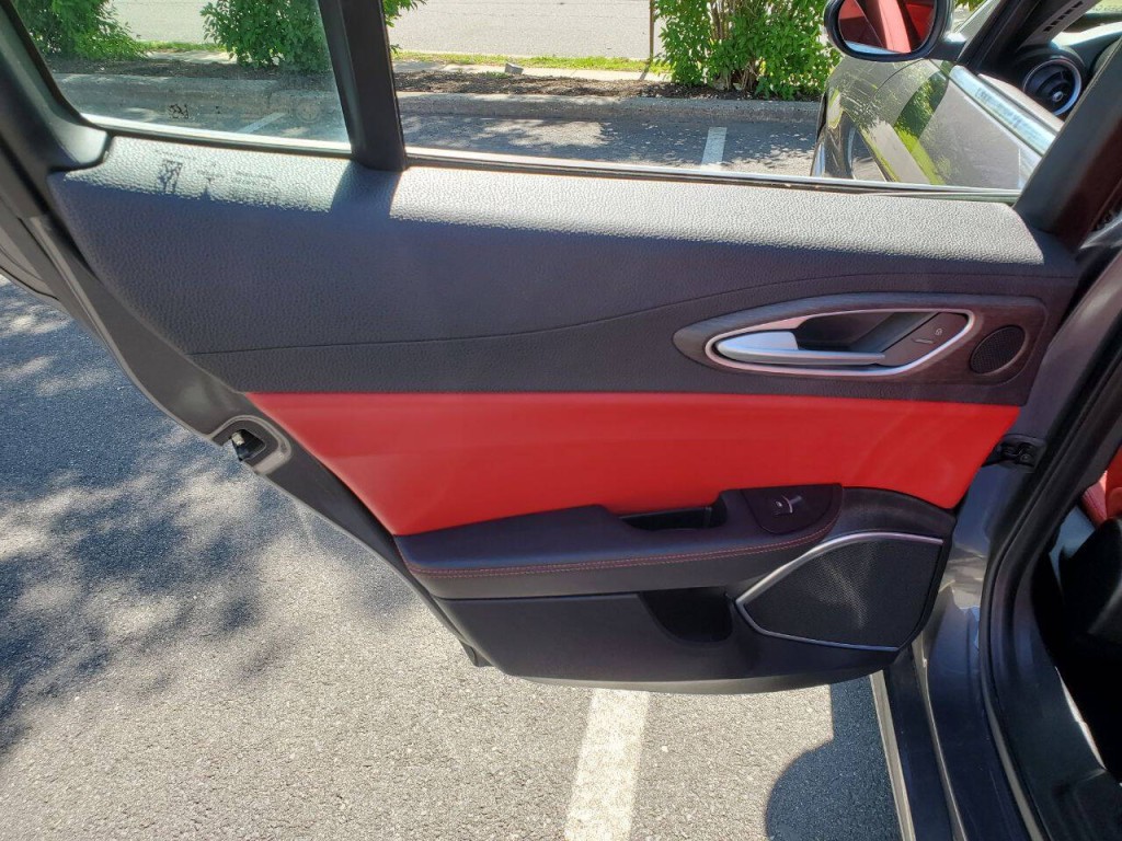 2021 Alfa Romeo Giulia Image 11