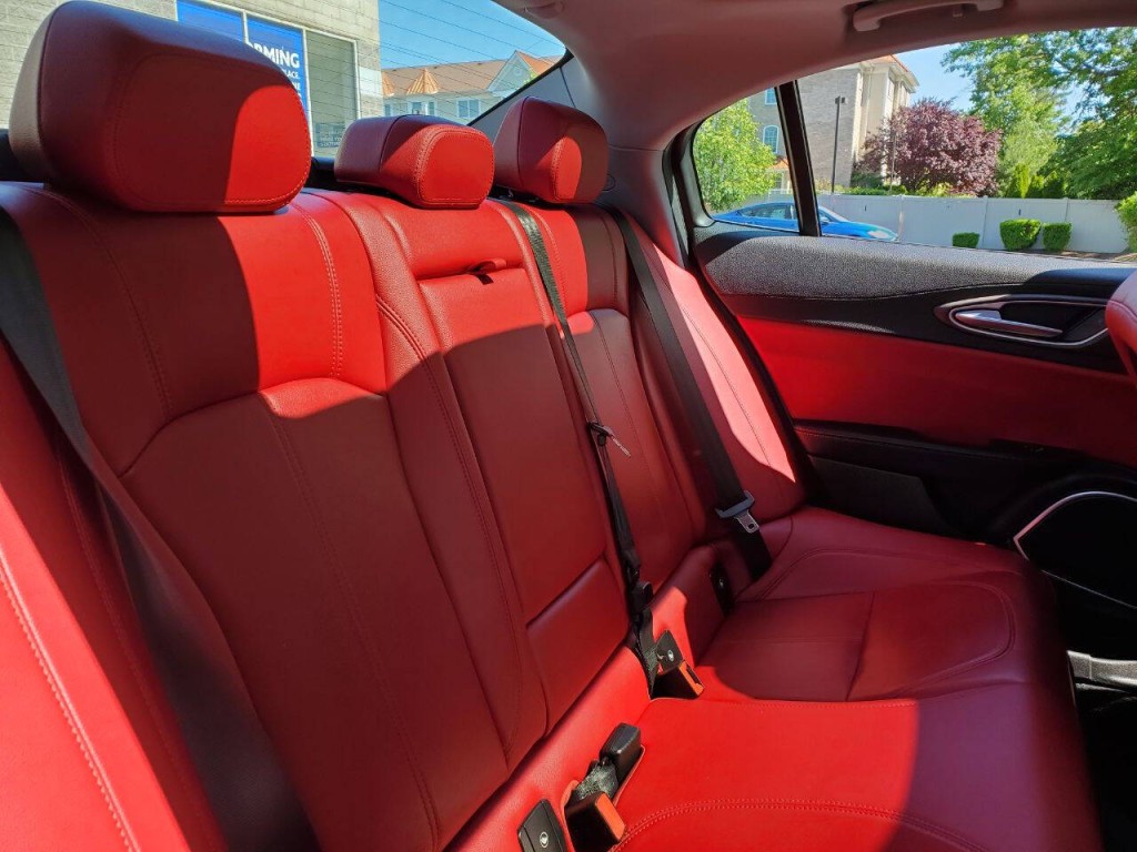 2021 Alfa Romeo Giulia Image 12