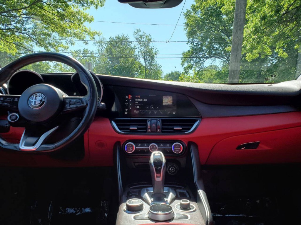 2021 Alfa Romeo Giulia Image 17