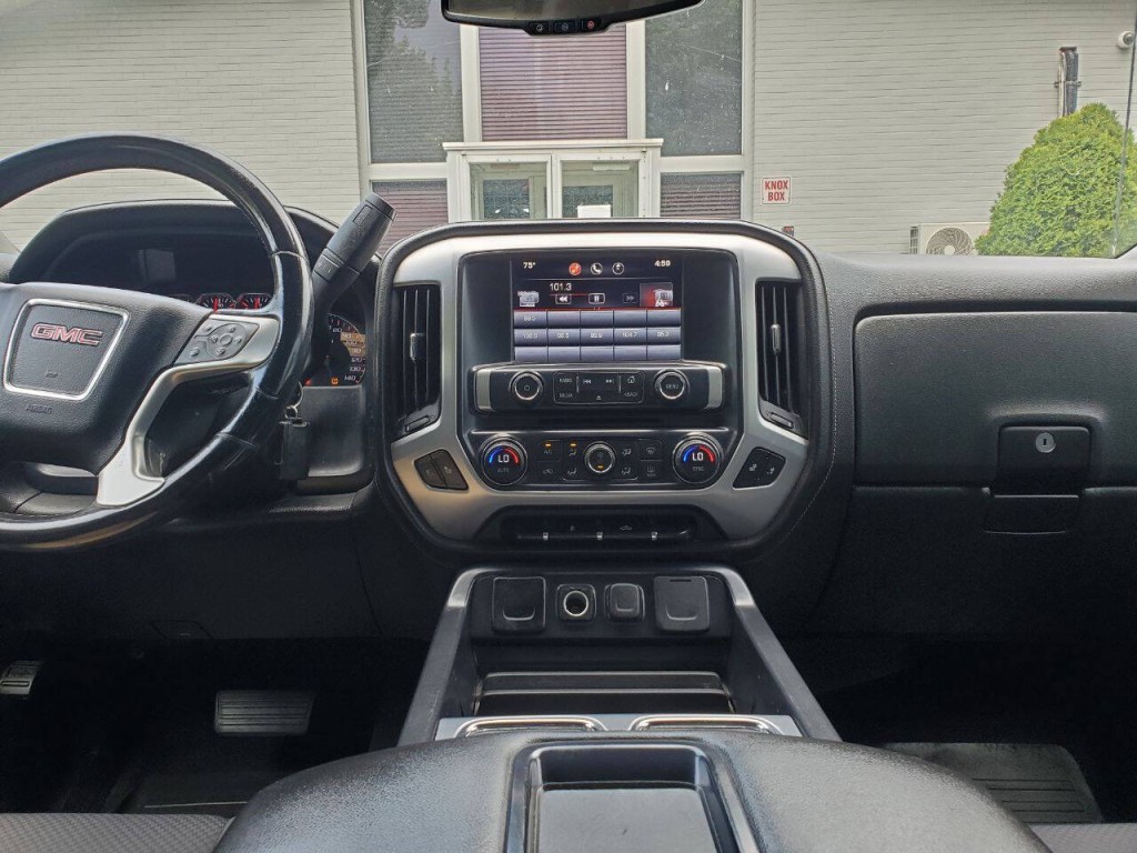 2015 GMC Sierra 2500 Image 17