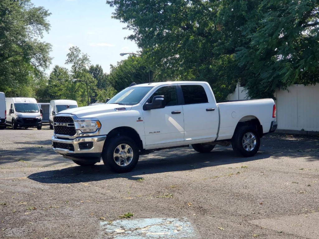 2024 RAM 2500 Image 3