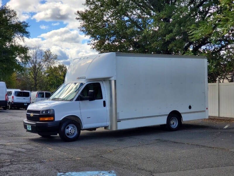2021 Chevrolet Express Image 3