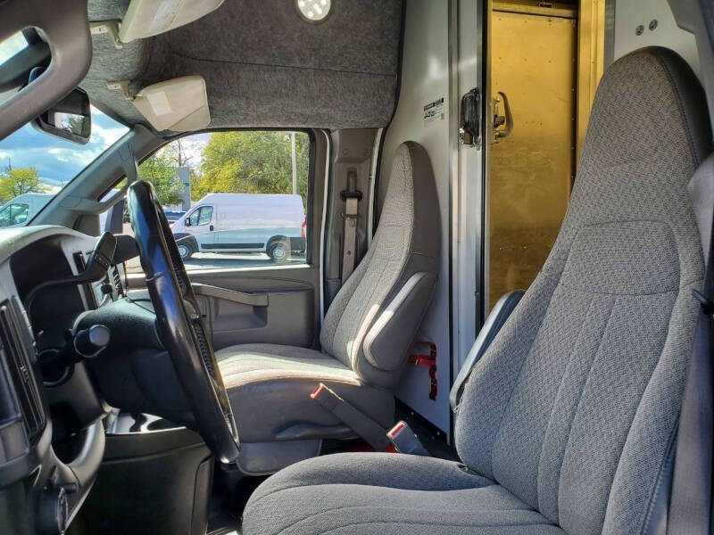 2021 Chevrolet Express Image 8