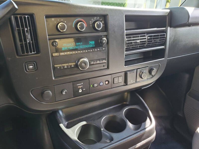 2021 Chevrolet Express Image 12