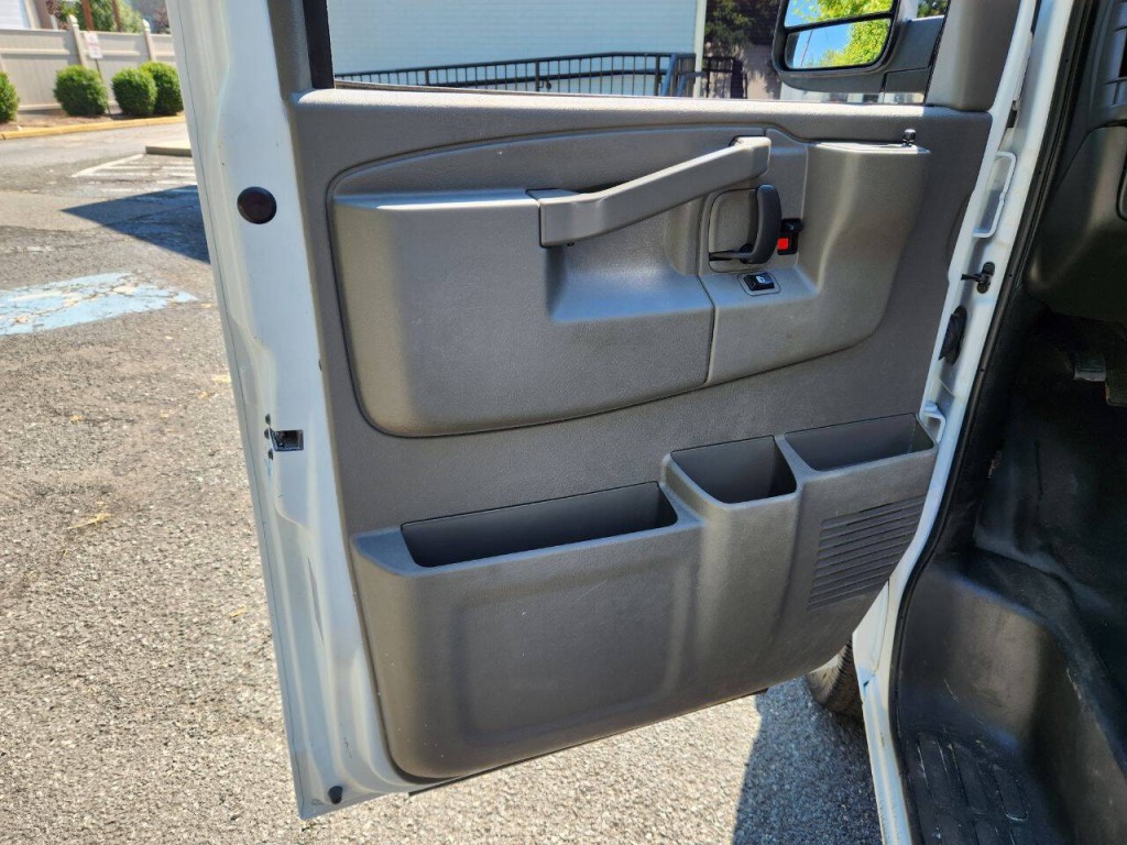 2024 Chevrolet Express Image 10