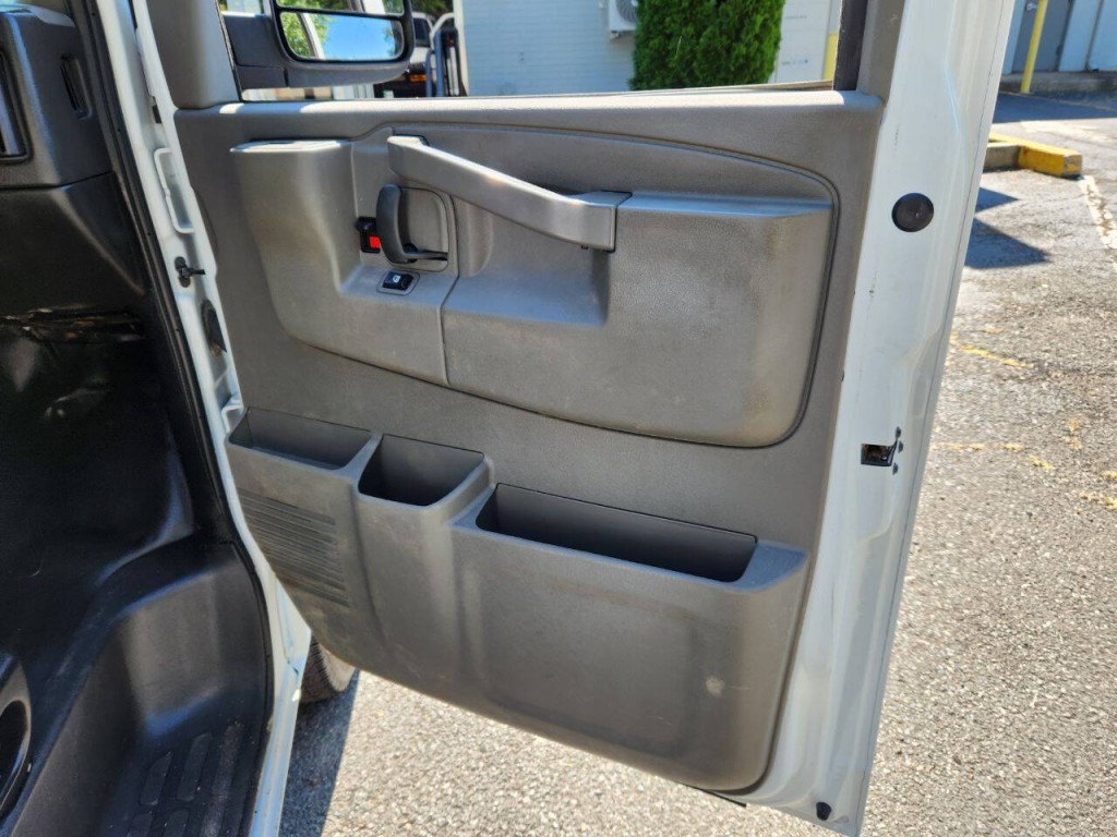 2024 Chevrolet Express Image 12