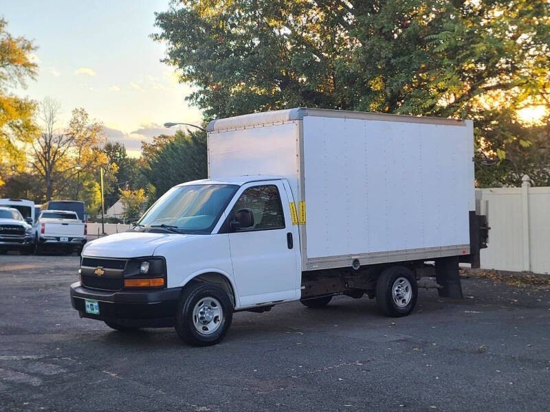 2020 Chevrolet Express Image 3