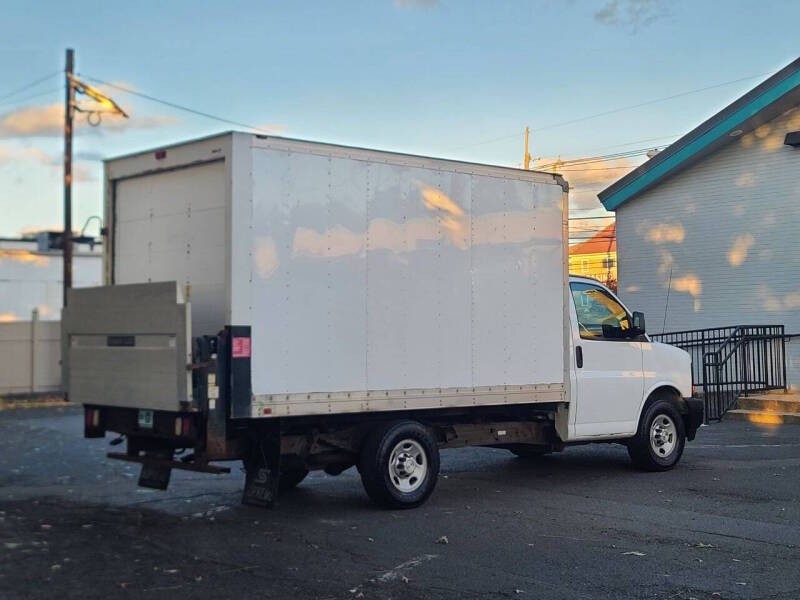 2020 Chevrolet Express Image 6