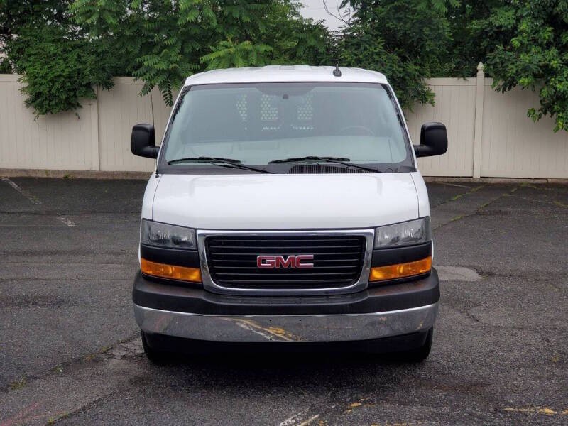 2021 GMC Savana Image 2