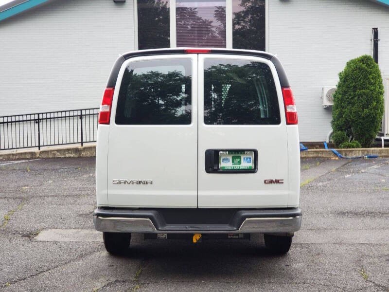 2021 GMC Savana Image 5
