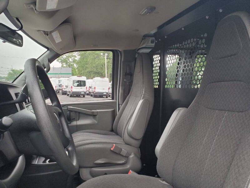 2021 GMC Savana Image 8