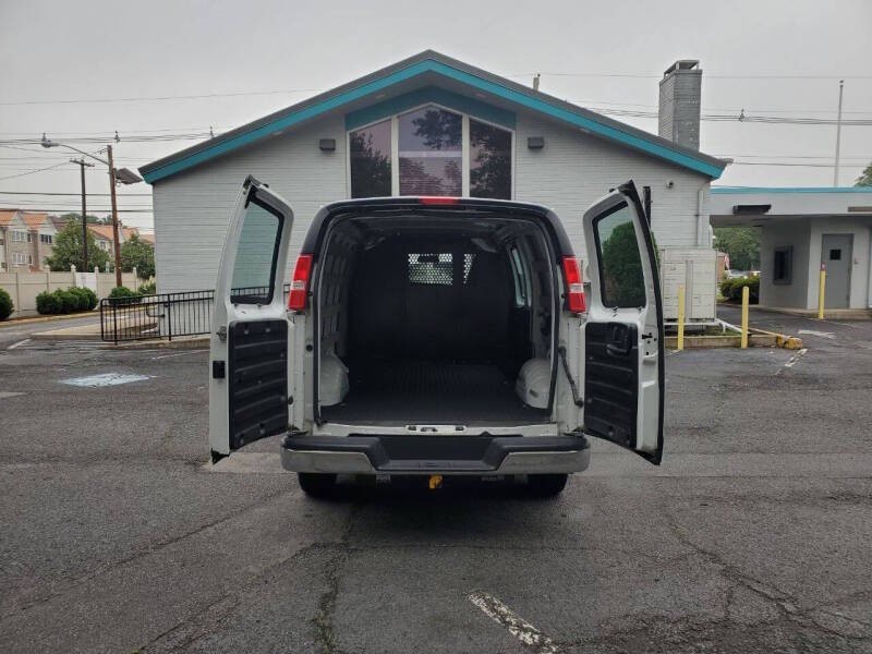 2021 GMC Savana Image 11