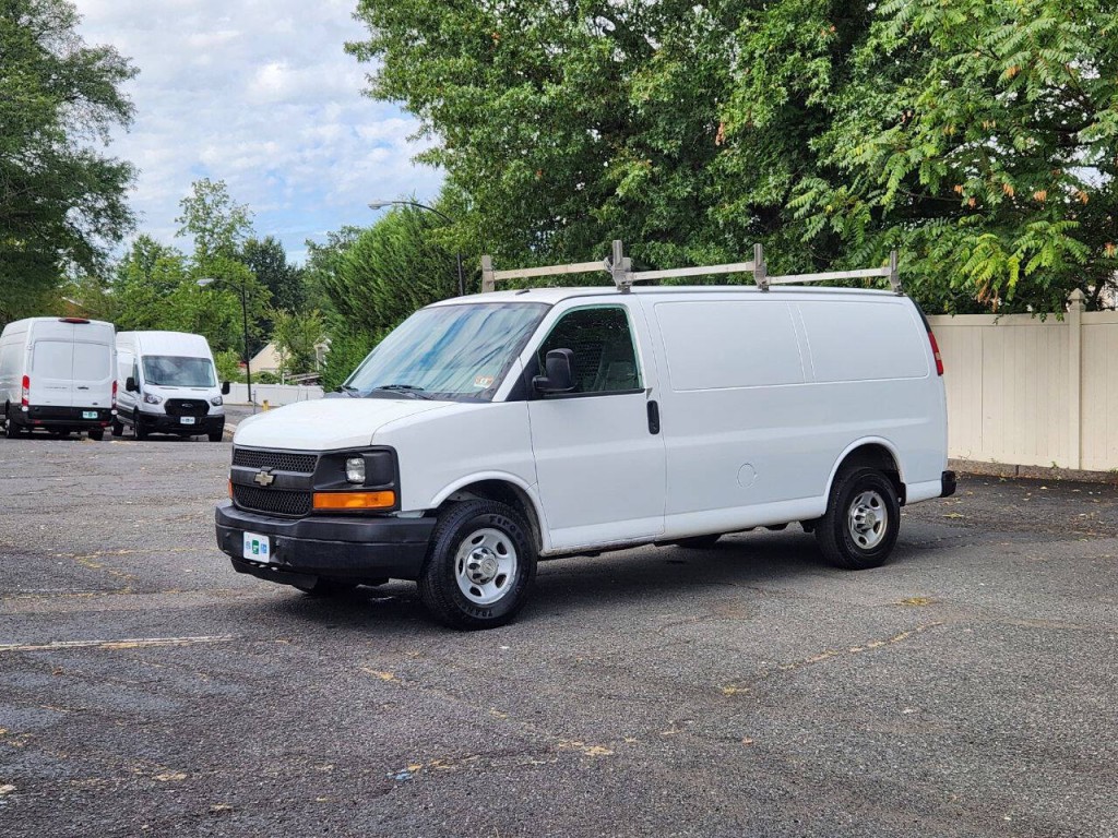 2013 Chevrolet Express Image 3