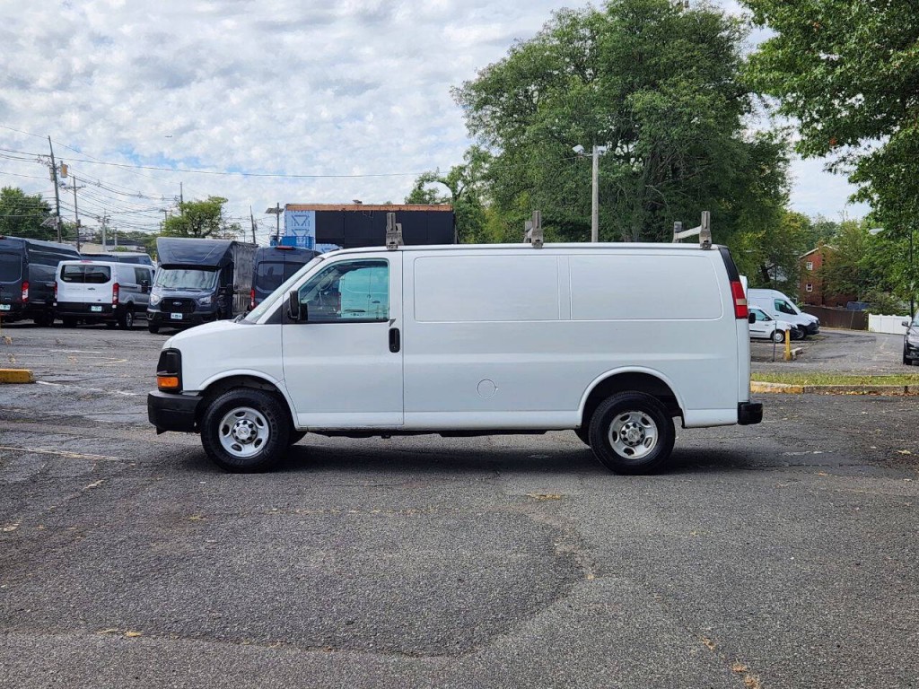 2013 Chevrolet Express Image 4