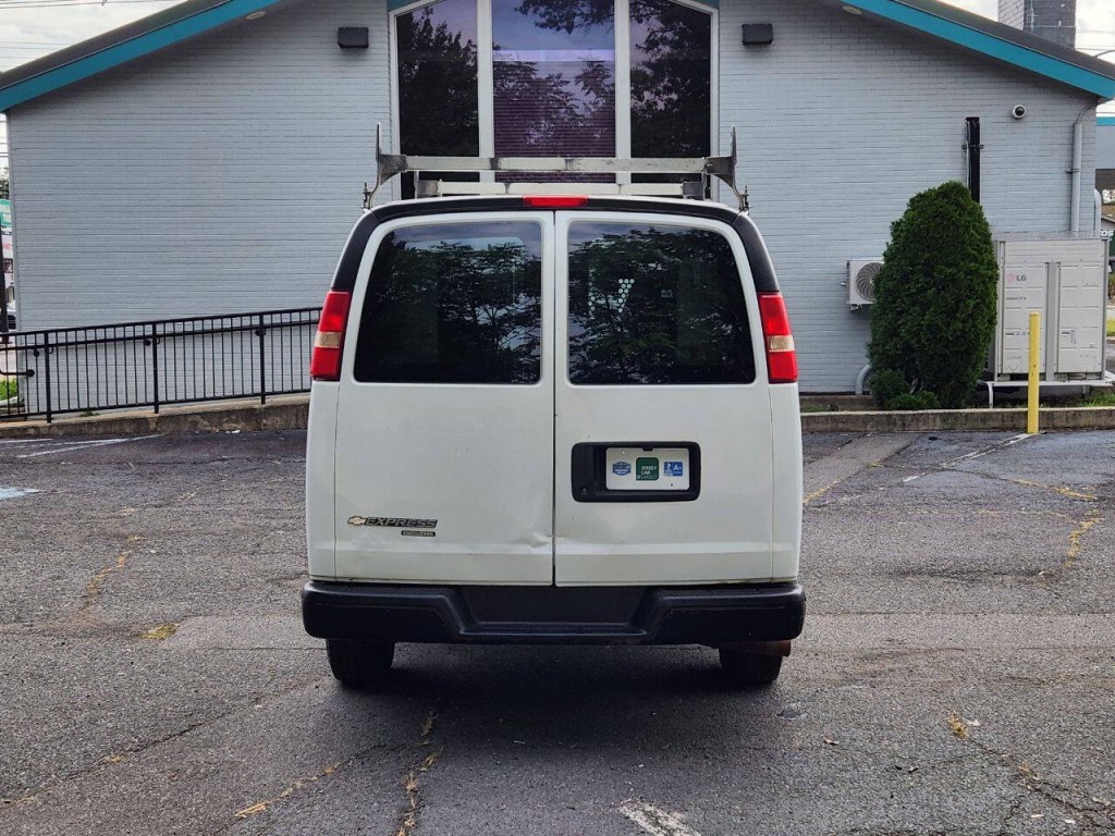 2013 Chevrolet Express Image 5