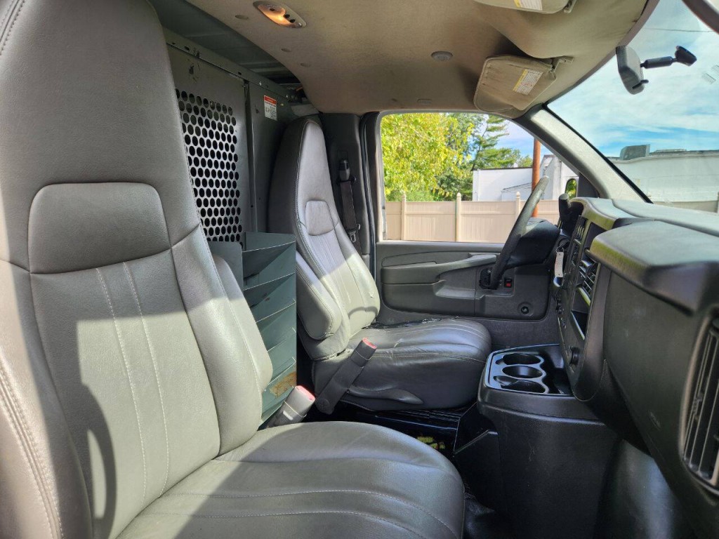 2013 Chevrolet Express Image 10