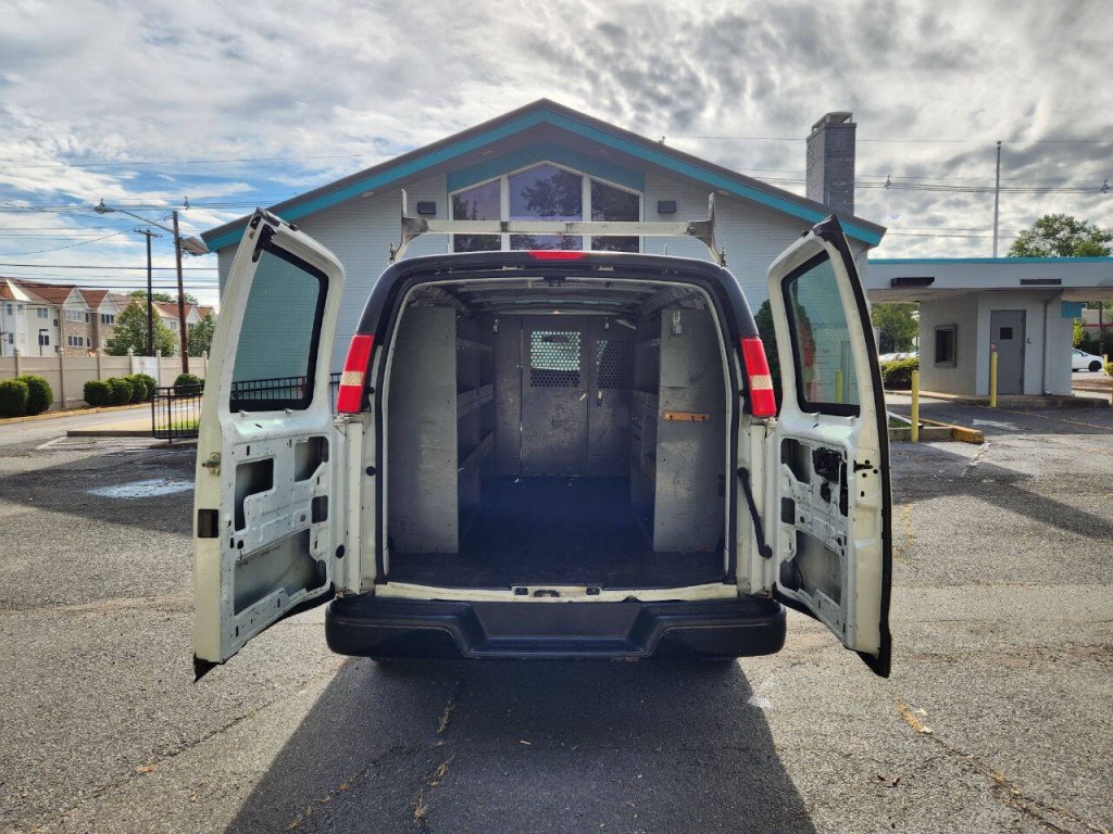 2013 Chevrolet Express Image 12
