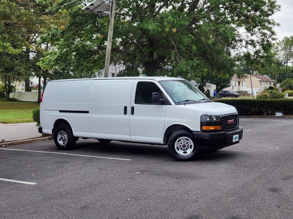2023 GMC Savana Image 1