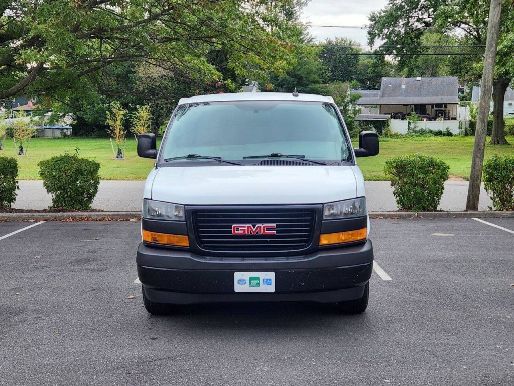 2023 GMC Savana Image 2