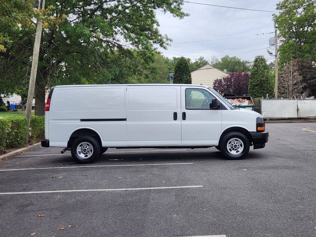 2023 GMC Savana Image 7