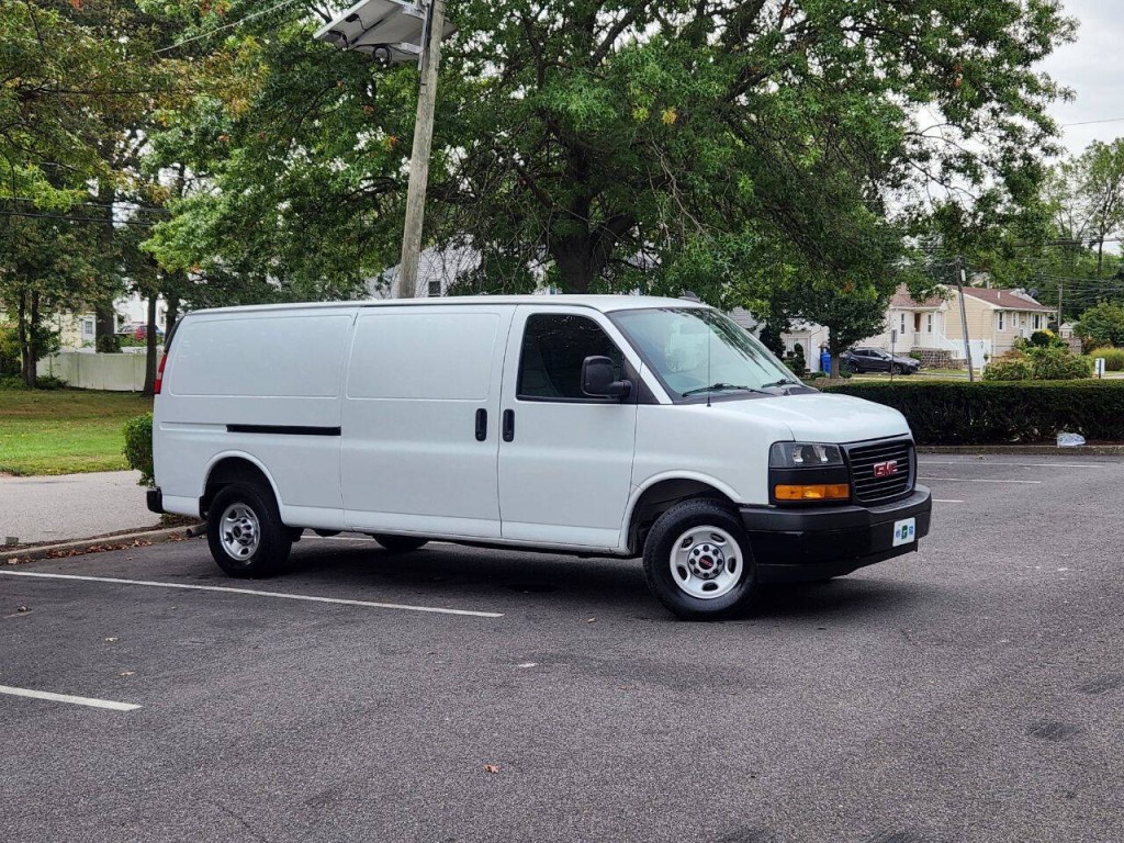 2023 GMC Savana Image 1